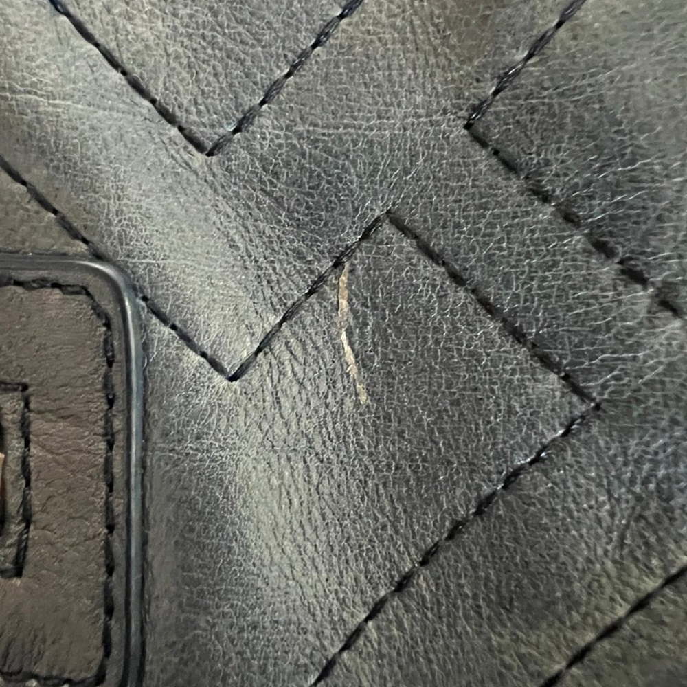 Vintage Tory Burch T logo Quilted Blue
Leather - Picture 11 of 11